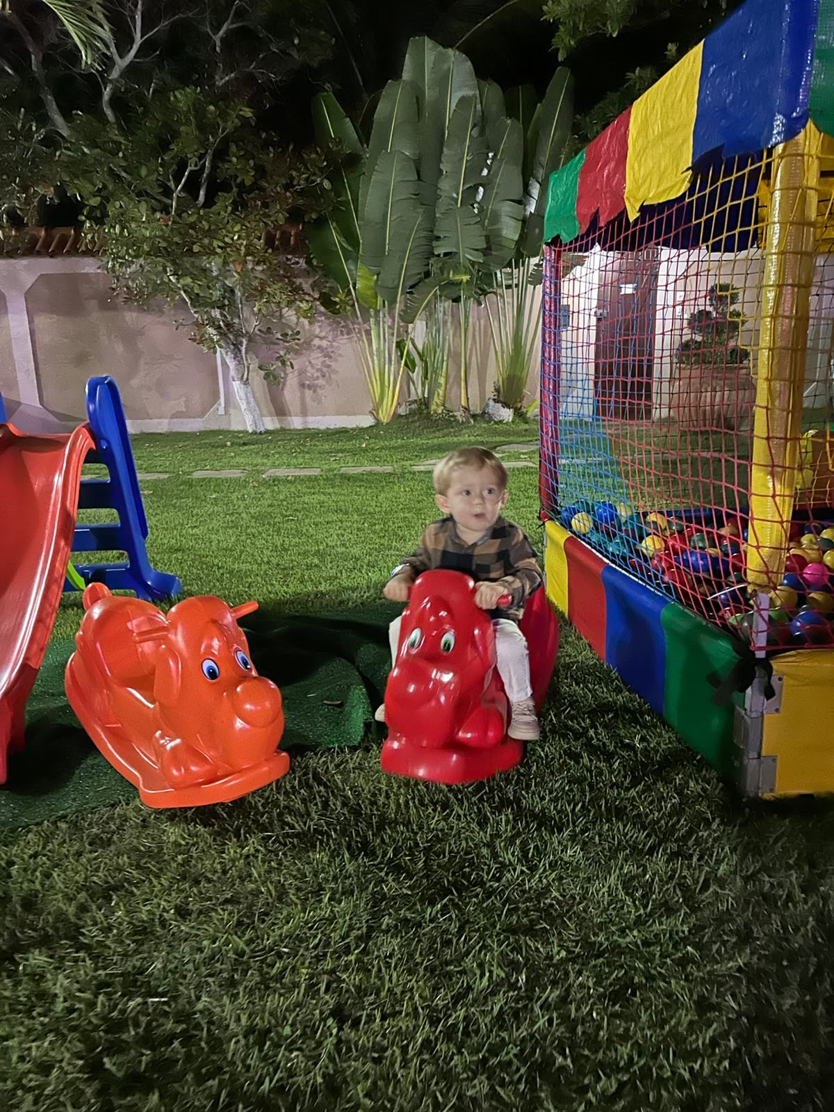 Criança aproveitando a Área Baby da Próspera Kids
