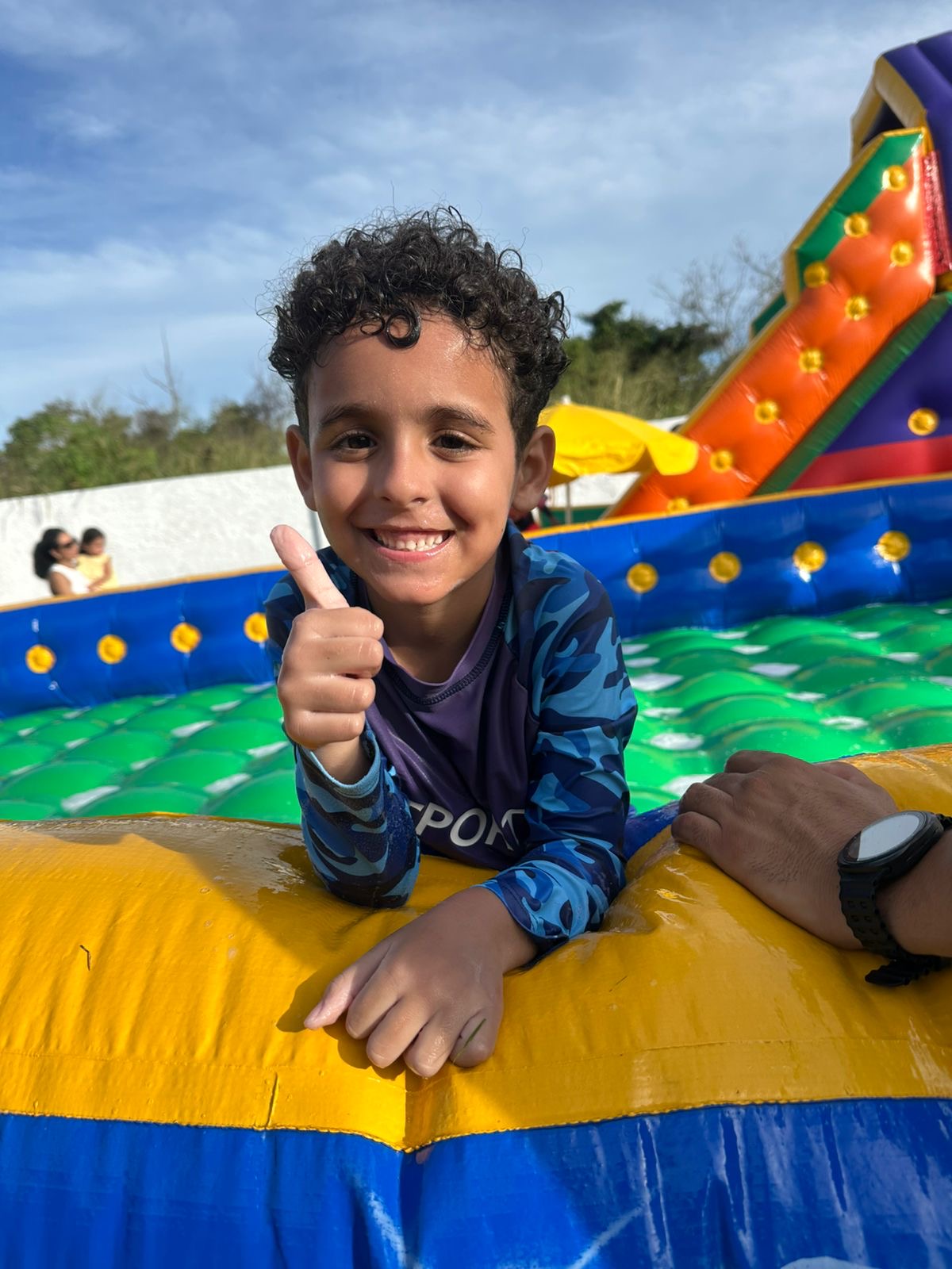 Criança se divertindo no Futebol de Sabão da Próspera Kids