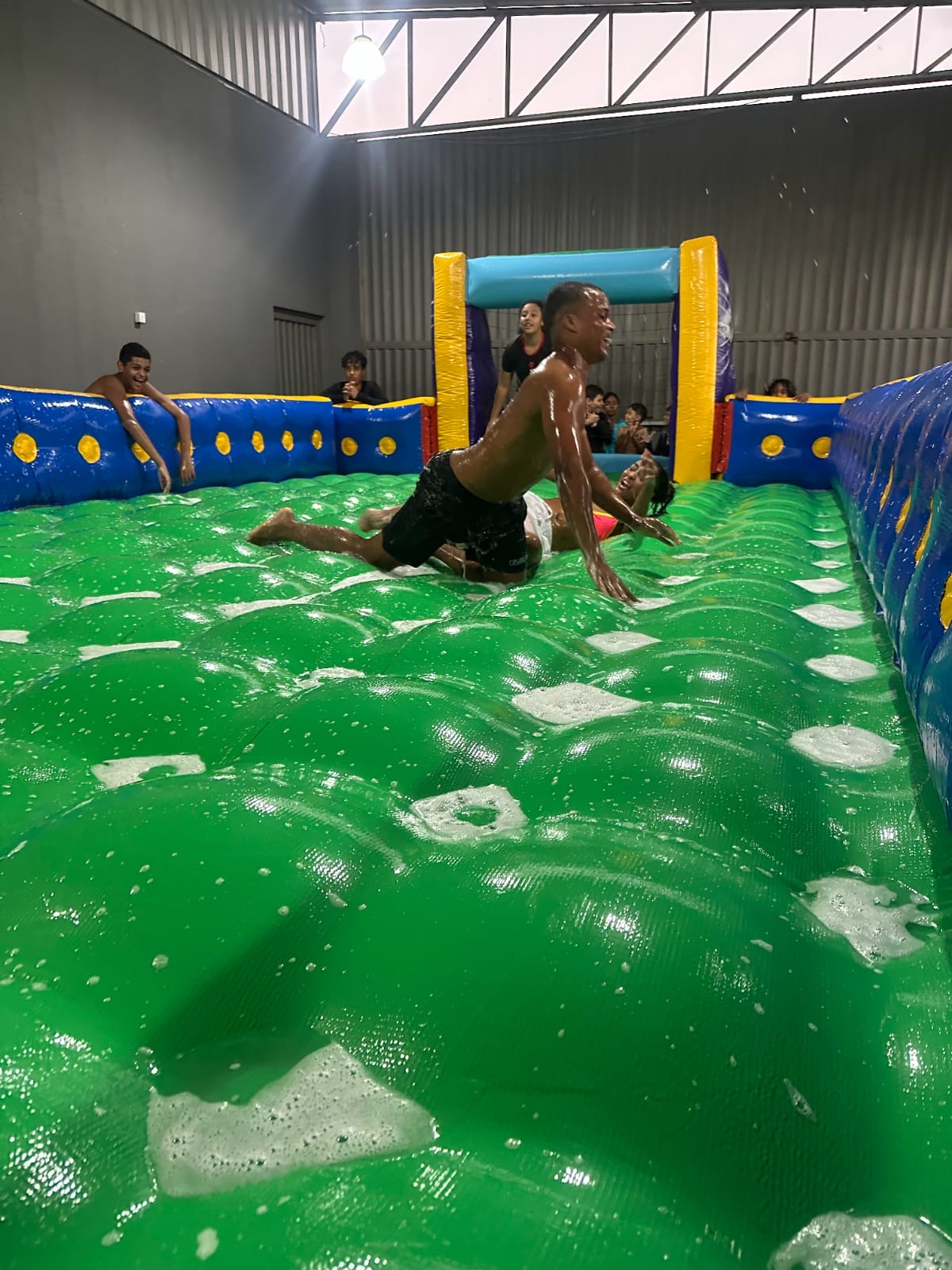Festa com Futebol de Sabão da Próspera Kids